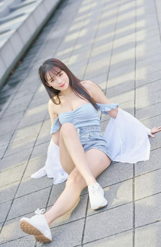 网路收集台湾美腿女郎琦琦长腿美女外拍写真